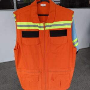 Colete de utilidade industrial e construção civil.